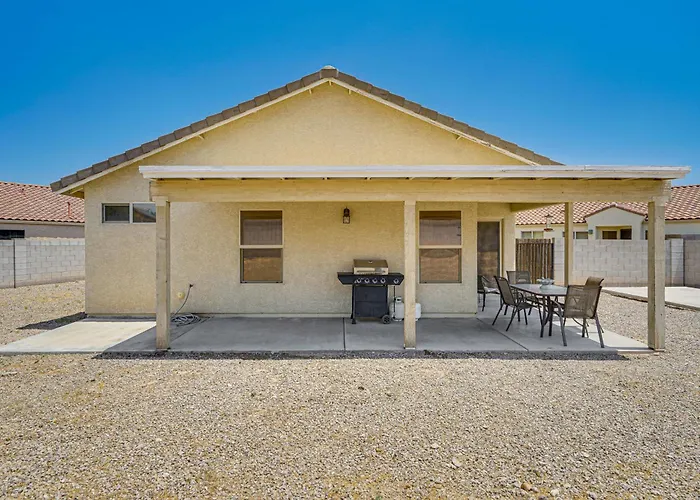 Holiday home W/ Patio, Grill & Mountain Views! *